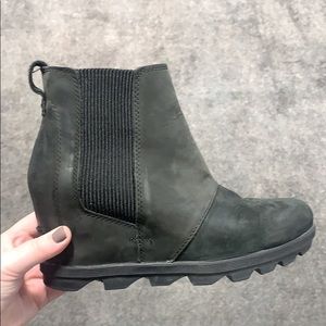 Barely worn SOREL JOAN OF ARCTIC CHELSEA WEDGE II